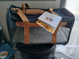 Sherpa Pet Carrier Kennel Bag(brand New)