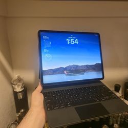 Apple iPad Pro 12.9 5th Gen 256GB Wi-Fi + Cellular With Magic Keyboard 