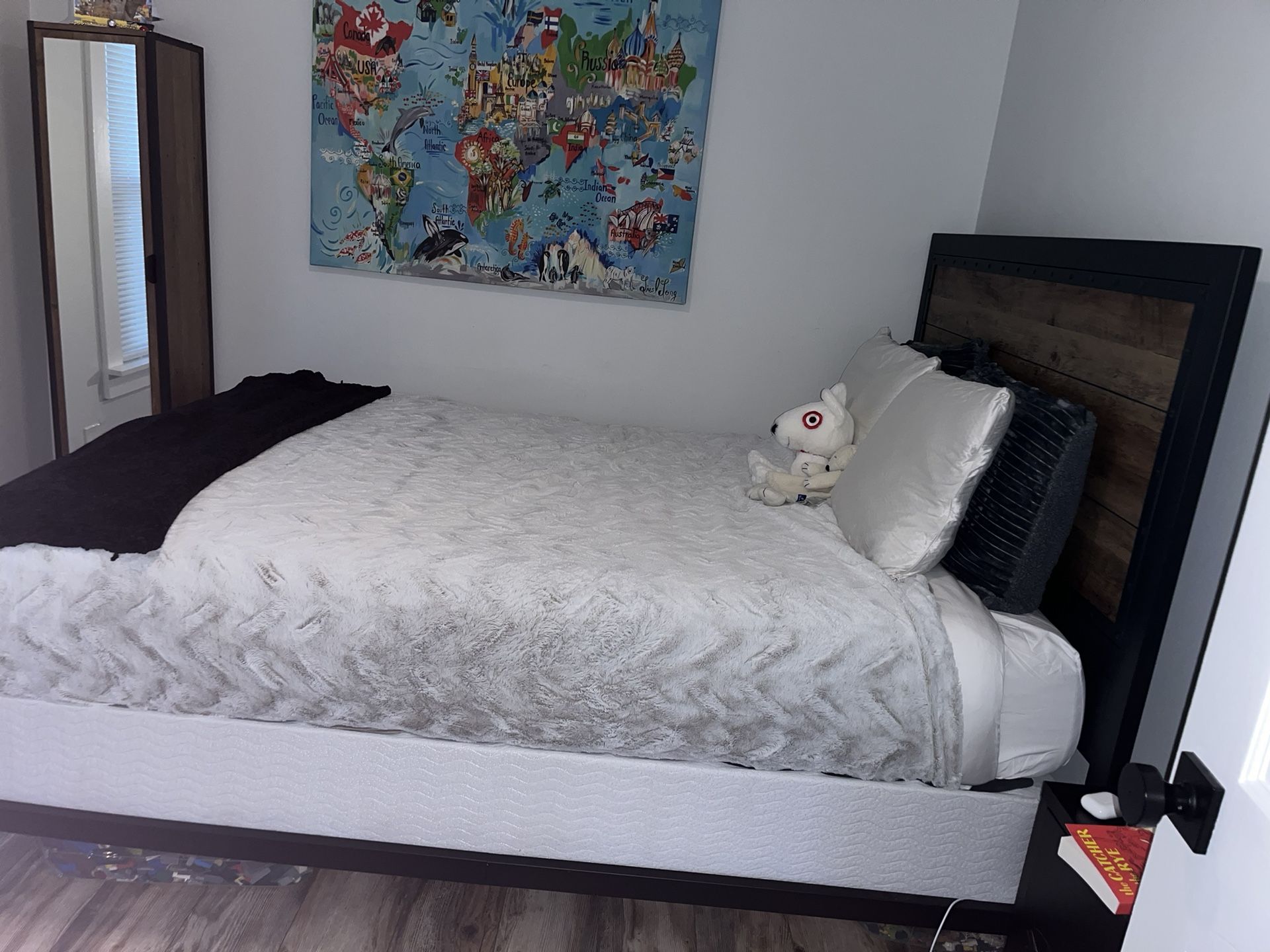 Rustic Wooden / Metal Queen Size Bed With Mattress