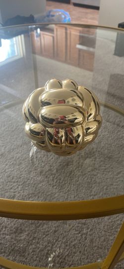 Golden Knot Decor