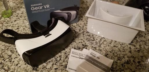 Virtual Reality headset! Gear VR Oculus by Samsung, white