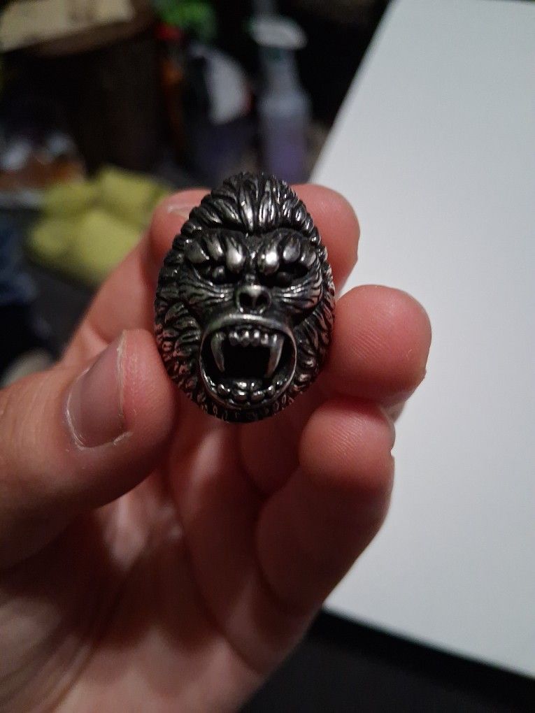 SELLING GORILLA RING PICK UP ONLY!!