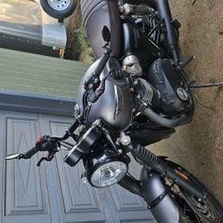 2018 T120 Bonneville Black Version