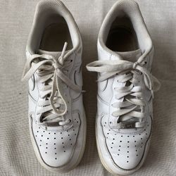 Size 8 Air Force 1 ‘07 Triple White