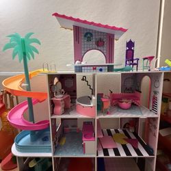 L.O.L. Surprise! OMG Fashion House Playset