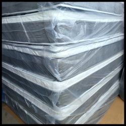 NEW QUEEN PILLOWTOP SET MATTRESS AND BOX SPRING ‐ 2PCS