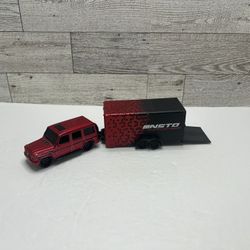 Maisto Maroon ‘2020 Mercedes - Ben With Enclosed Trailer • Die Cast Metal & Plastic Parts • Made in China 