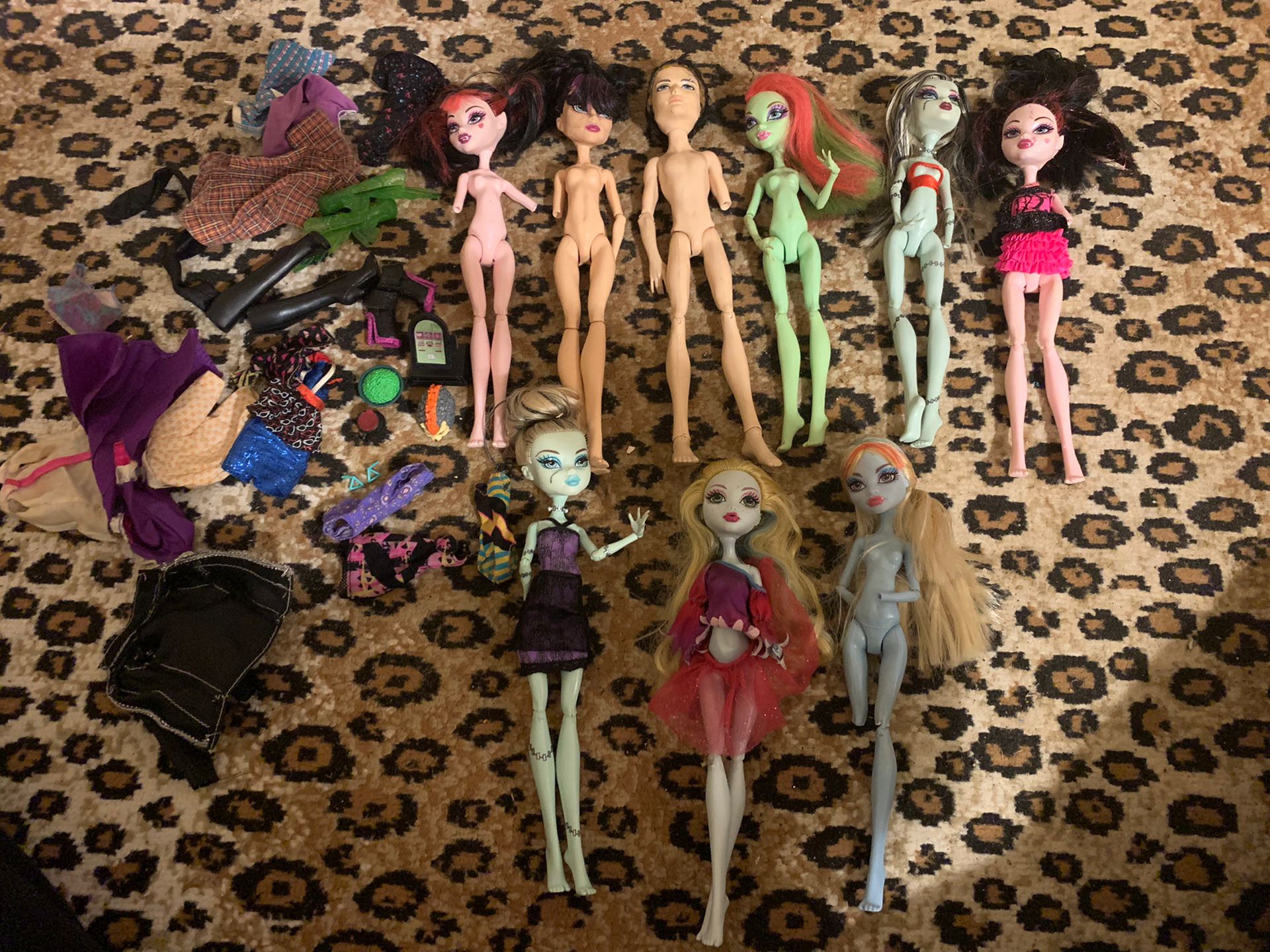 Monster High Dolls And Clothes 