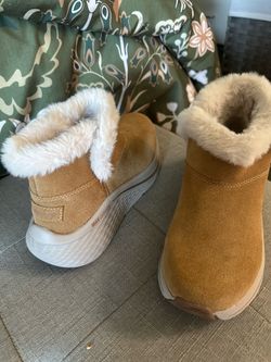 Snow boots size 6