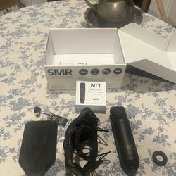 SMR RODE MICROPHONE (w Shock Mount And Removable Popshield)