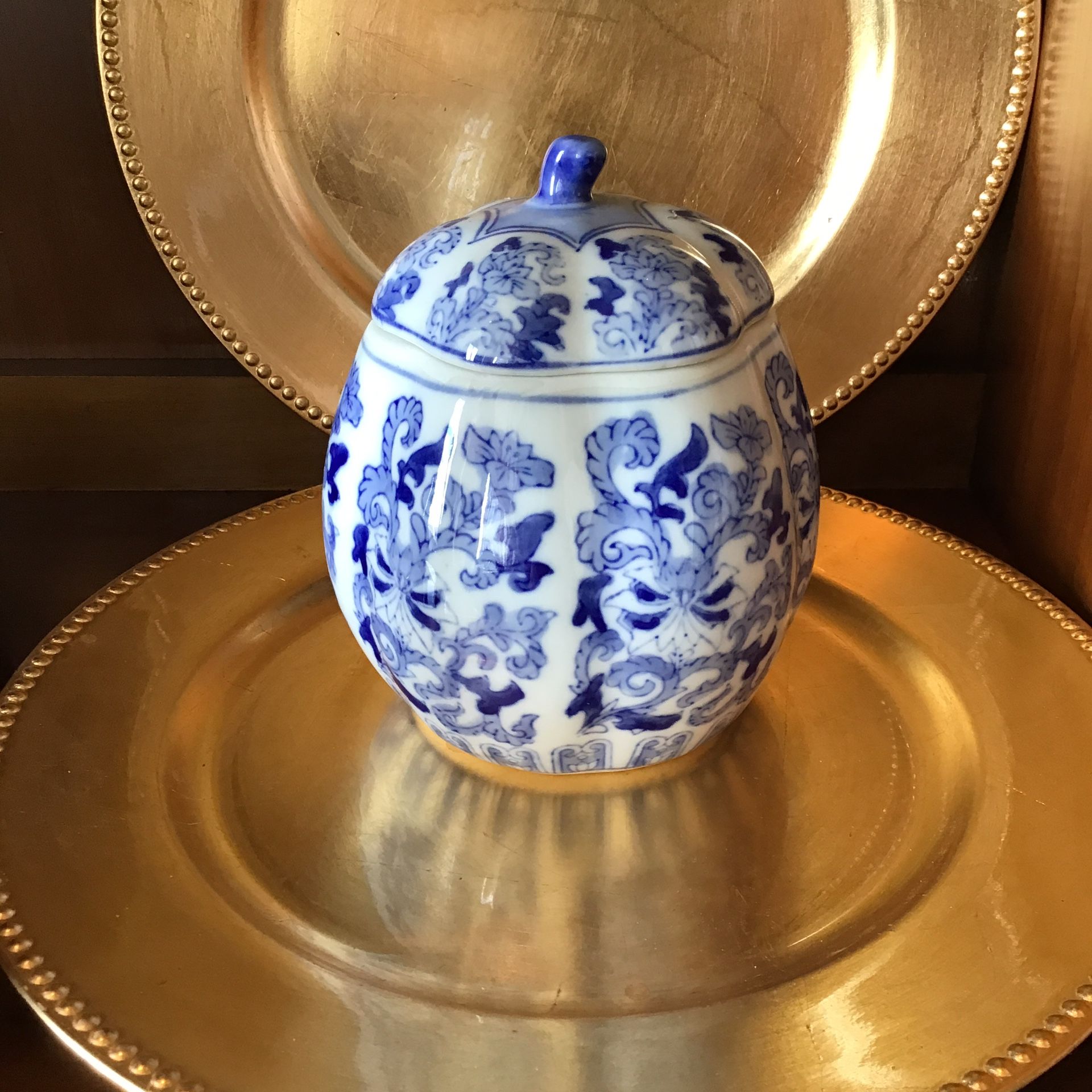 Ming Vase replica 7” high like new
