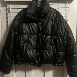 Arizona Black Puffer Jacket Lightly Cropped Length Size Lg Warm