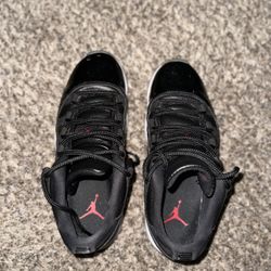 Jordan retro 11 lows (size 8 .5Men)