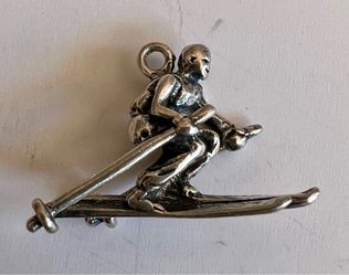 Charm  skier no stamp