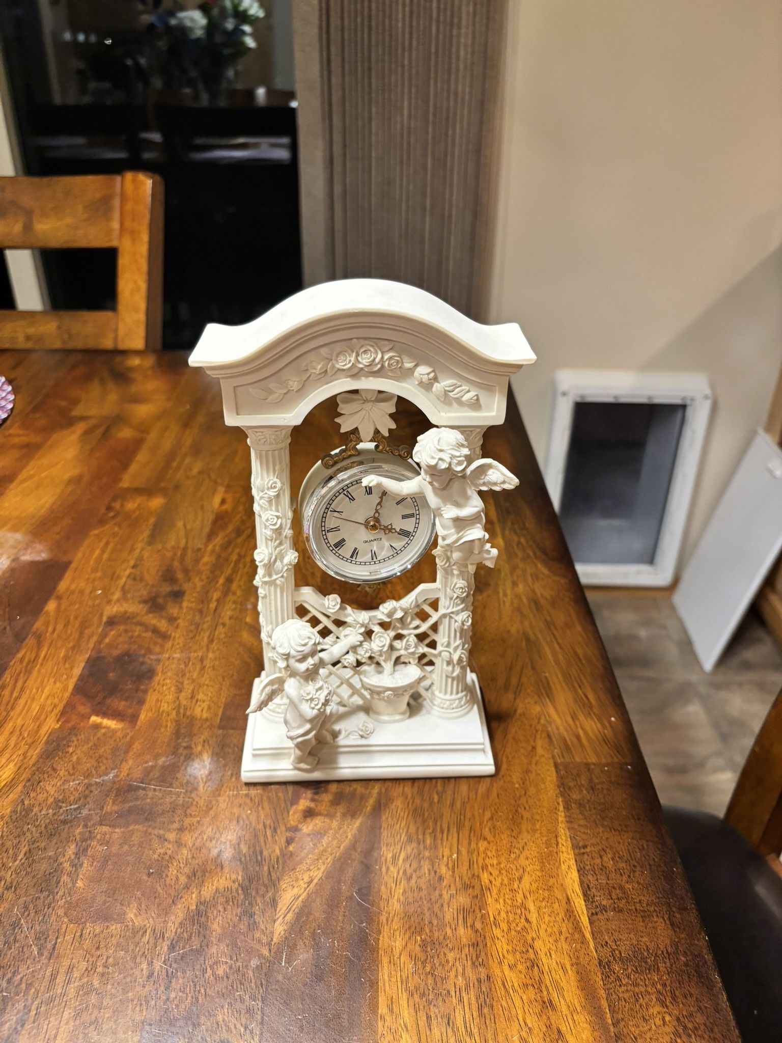 Vintage 2002 Avon Gift Collection Cherub Clock Angel Mantel Quartz