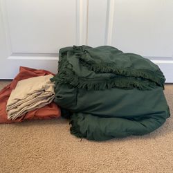 Multi-Colored Bed Set For Full Mattress