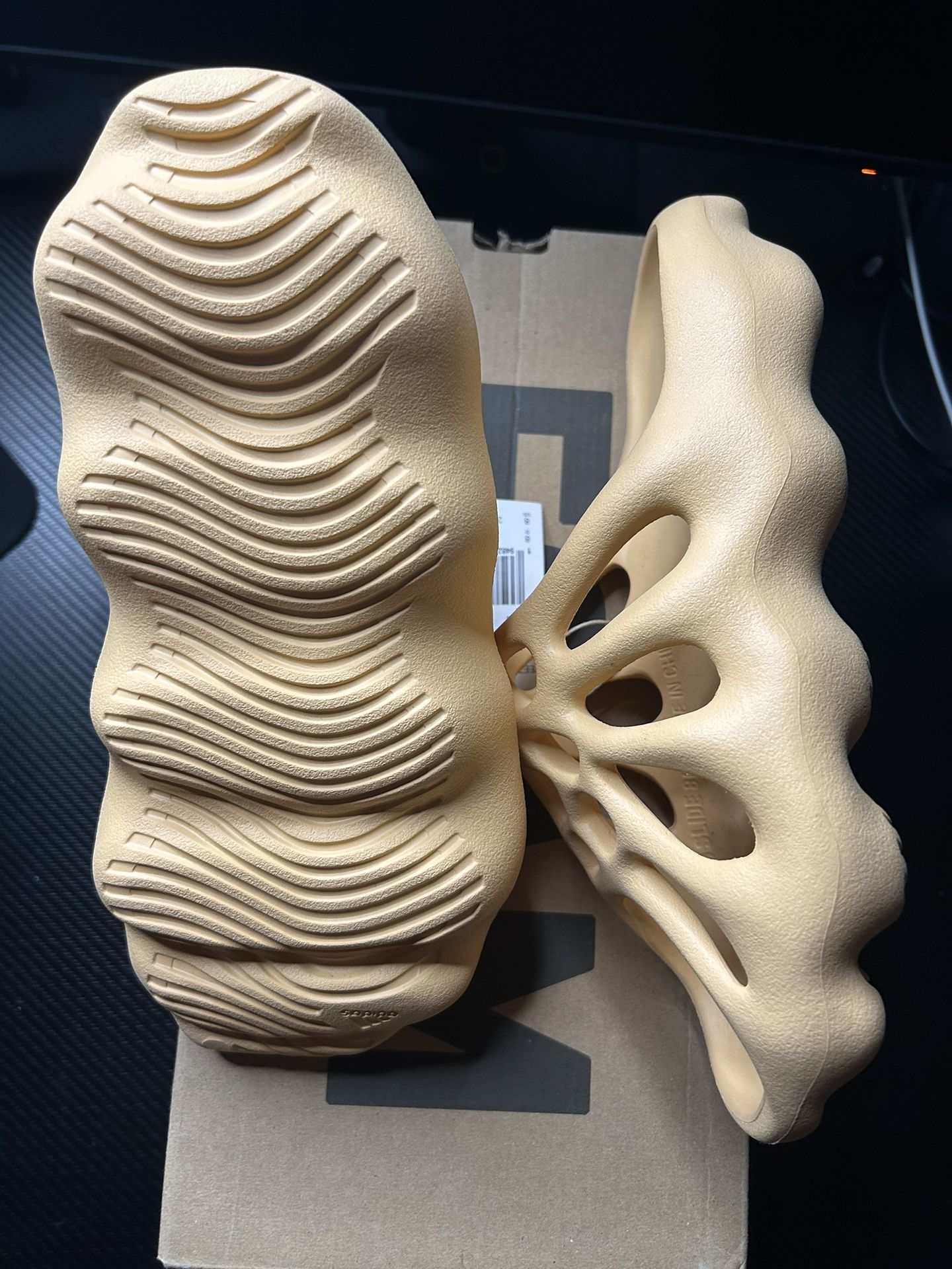 Adidas Yeezy 450 Cream Slide Size 8 New