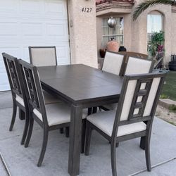 Like new RCWilley Hartford Gray 7 Piece Dining Set