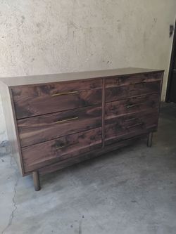 SIX DRAWERS DRESSER LIKE NEW