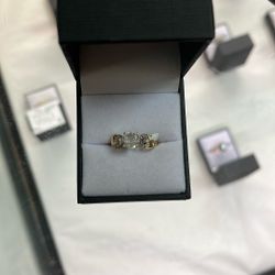 10k Diamond Ring 
