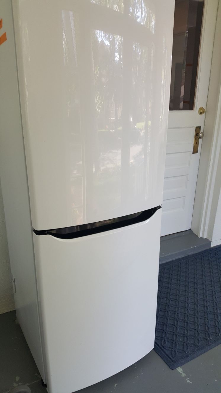 LG Refrigerator Apartment-sized