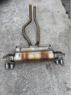 2023 Land Rover Defender 110 V8 OEM Factory Exhaust Muffler Assembly w/ OEM Quad Tips