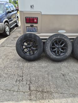 Set of 4 jeep gladiator rims in great condition