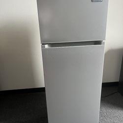 Appliances Frigidaire Gallery Top Mount Refrigerator, 7.5 cu ft, Stainless Steel