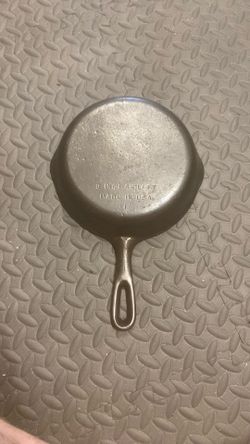 Unmarked Wagner Ware cast iron skillet vintage