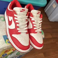 Nike Shoes For Men’s Sizes 8.5 New Condition Exlelent Condition 