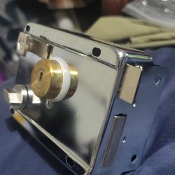 *NECECITO ME LLEVEN 2 YALES PA CUBA .CIUDAD HAVANA