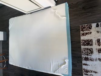 Tempur-Pedic TEMPUR-Adapt + Cooling 3” Queen Mattress Topper - Great Condi