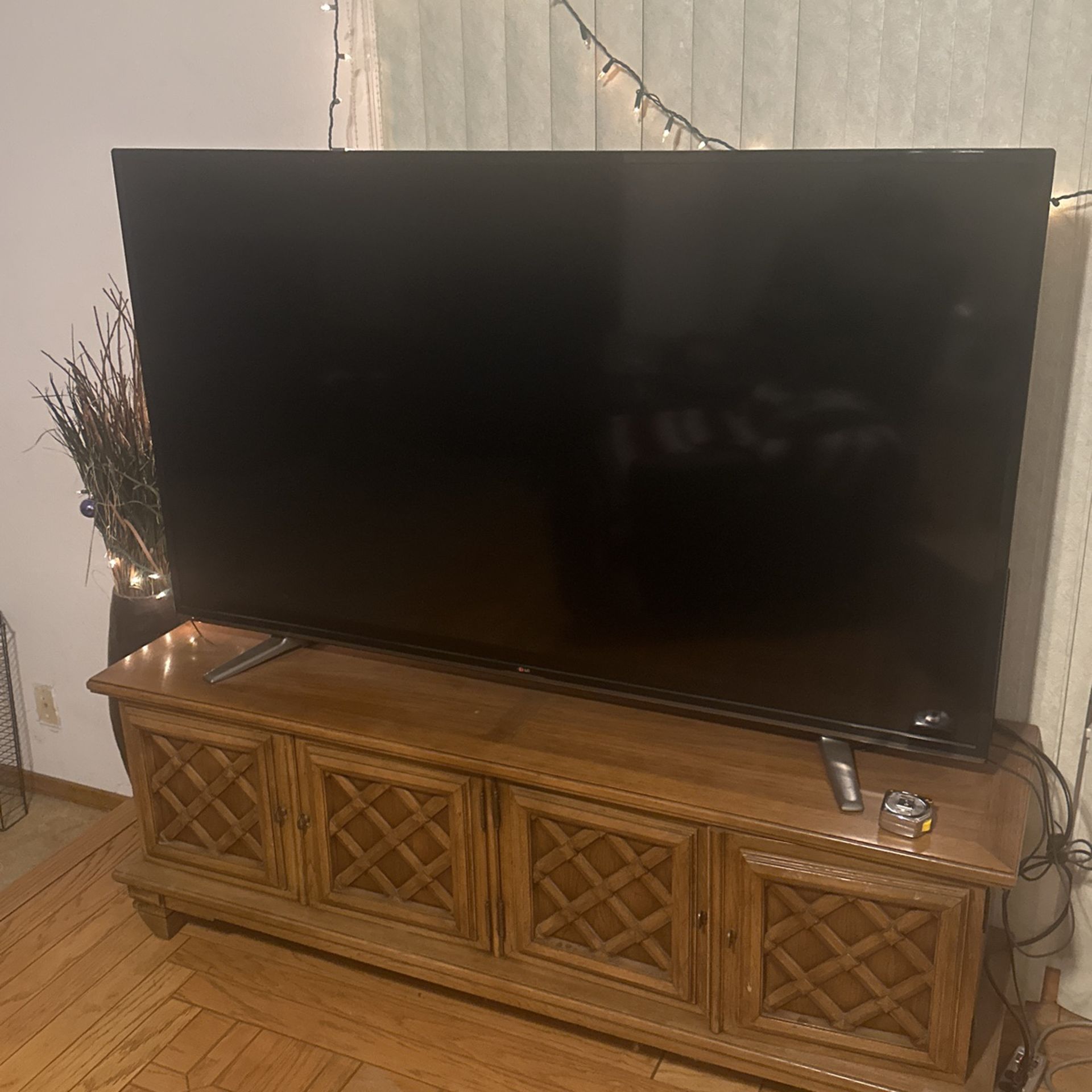 2- 50 inch tvs Price is for both