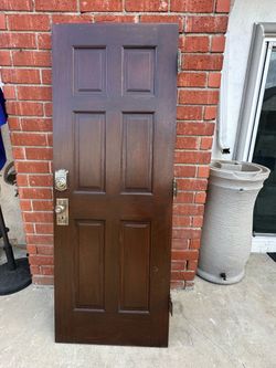 Luxury door, with mirror and solid wood.