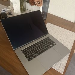 MacBook Pro I9 16”