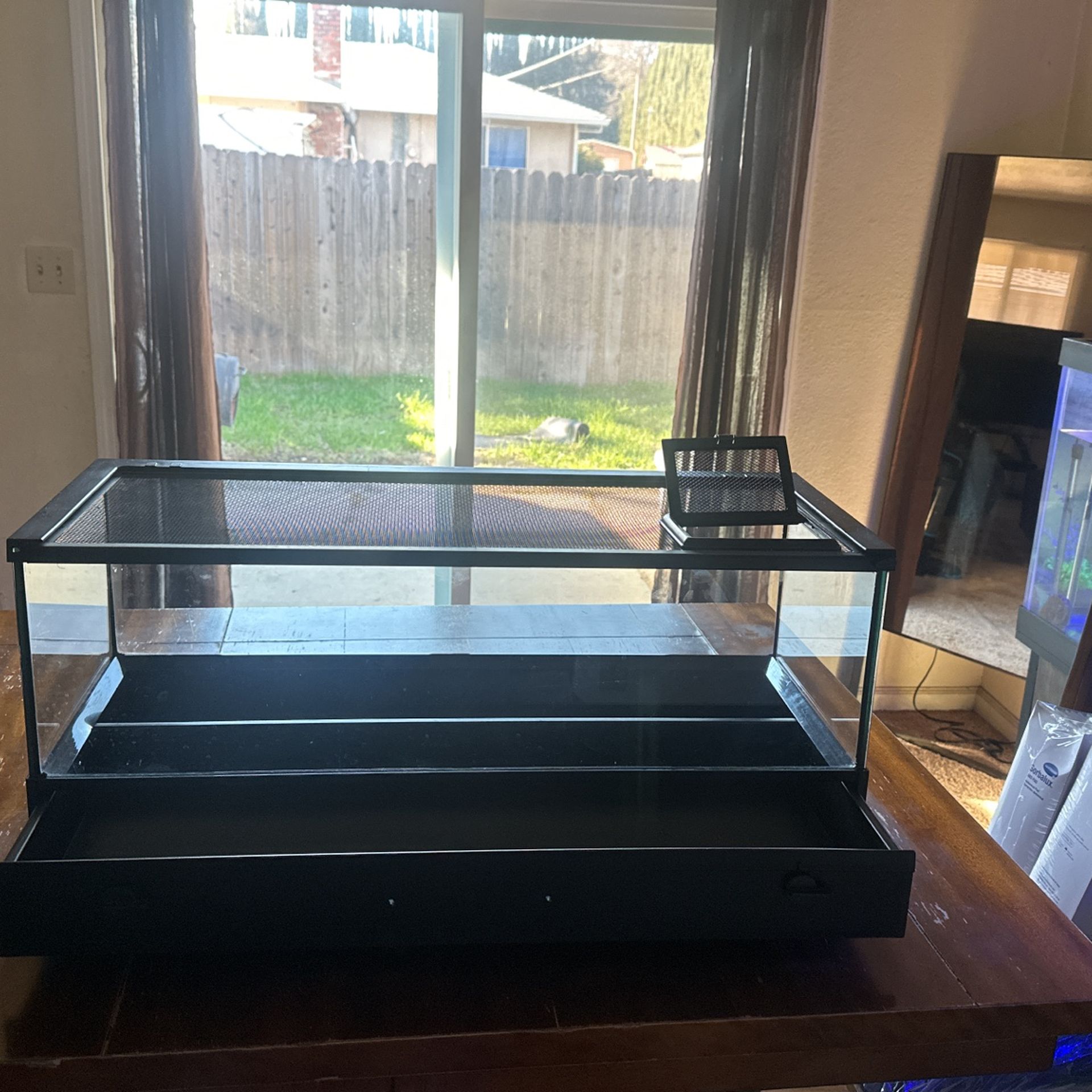 20 Gallon Tank 30 in L x 12 in W x 12 in H