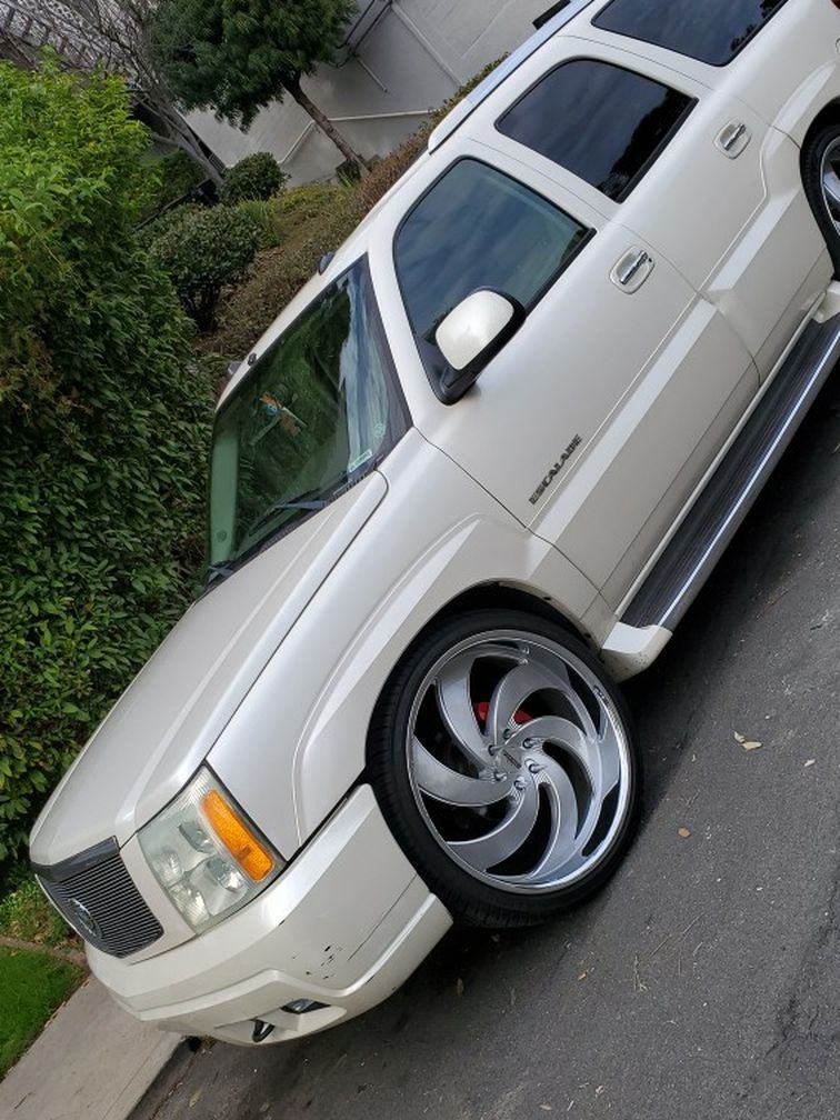 2004 Cadillac Escalade
