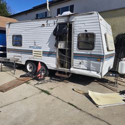  Fleetwood Travel Trailer - For parts/scrap only 