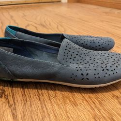 Merrell Leather Blue Flats Size 7 Womens