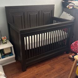 SOHO BABY Manchester 4 in 1 Convertible Crib Color: Black Iron