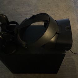 Occulus Rift S VR Headset With Cables And Controllers
