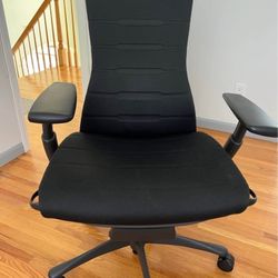 .Herman Miller-Embody x-Logitech.