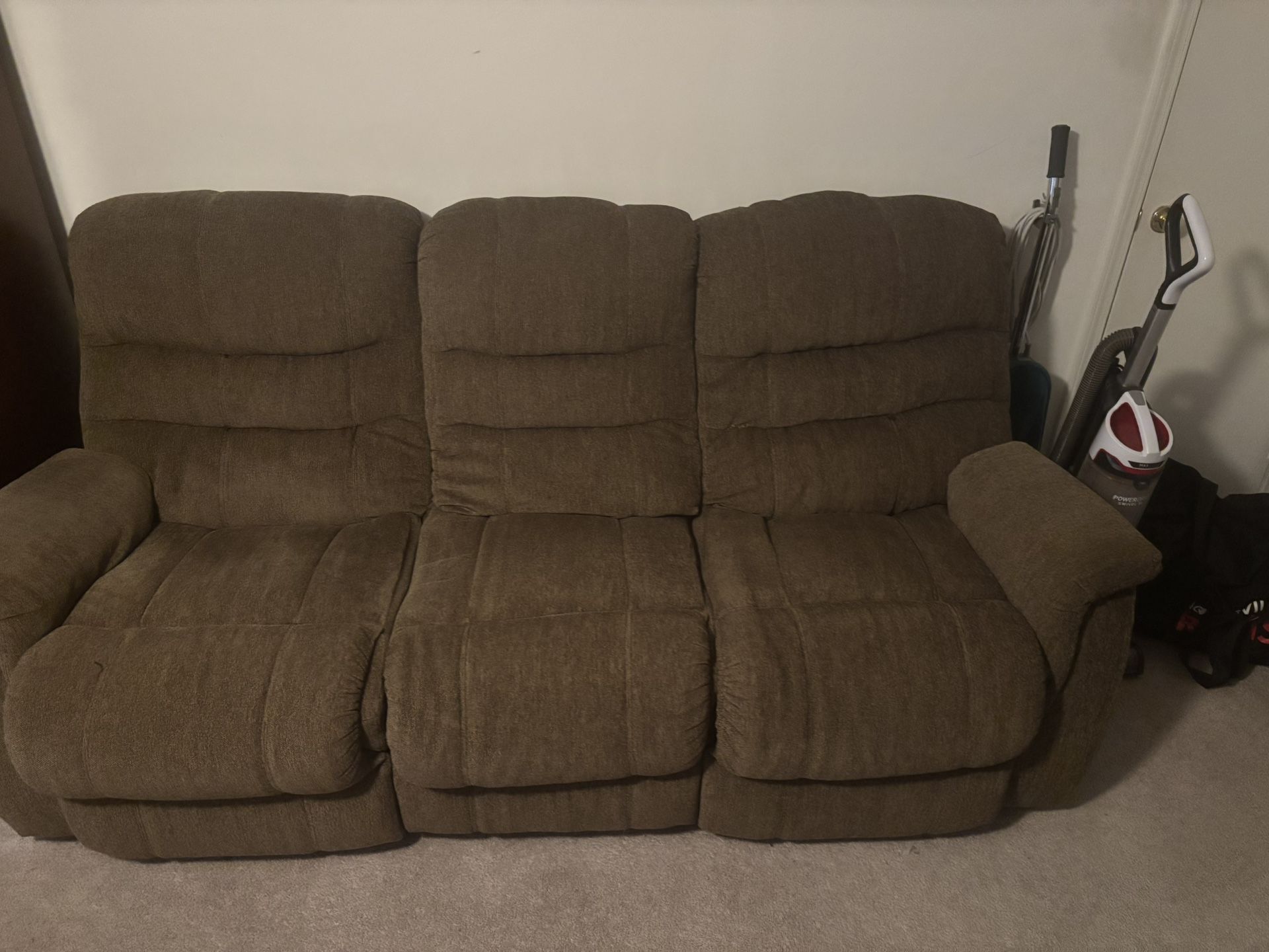Cozy Comfort: Reclining Loveseat, Couch & Oversized Lazy-Boy Chair for Sale!