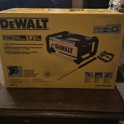 Dewalt 2100 psi Power washer