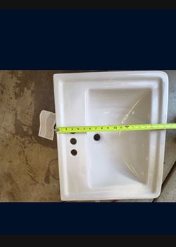 Pedestal Bathroom Sink$120 Never Used