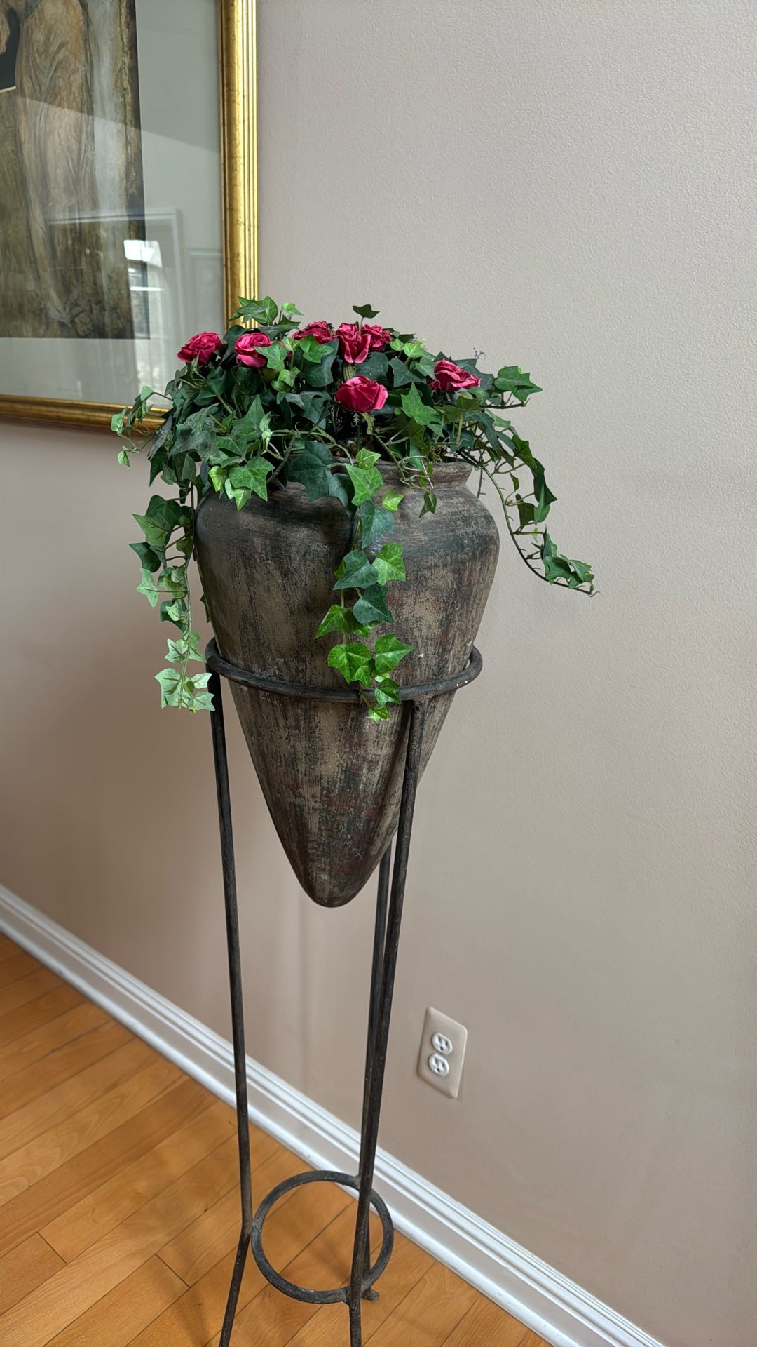 Standing vase with flowers