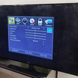 2022 Westinghouse (DWM55F1G1) 55" lED TV For Sale!!!

*In excellent condition.

*Not a Smart TV.

*No remote.