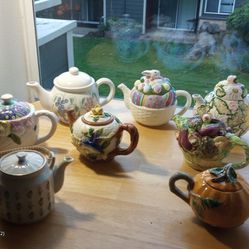 8 Varios tea Pots