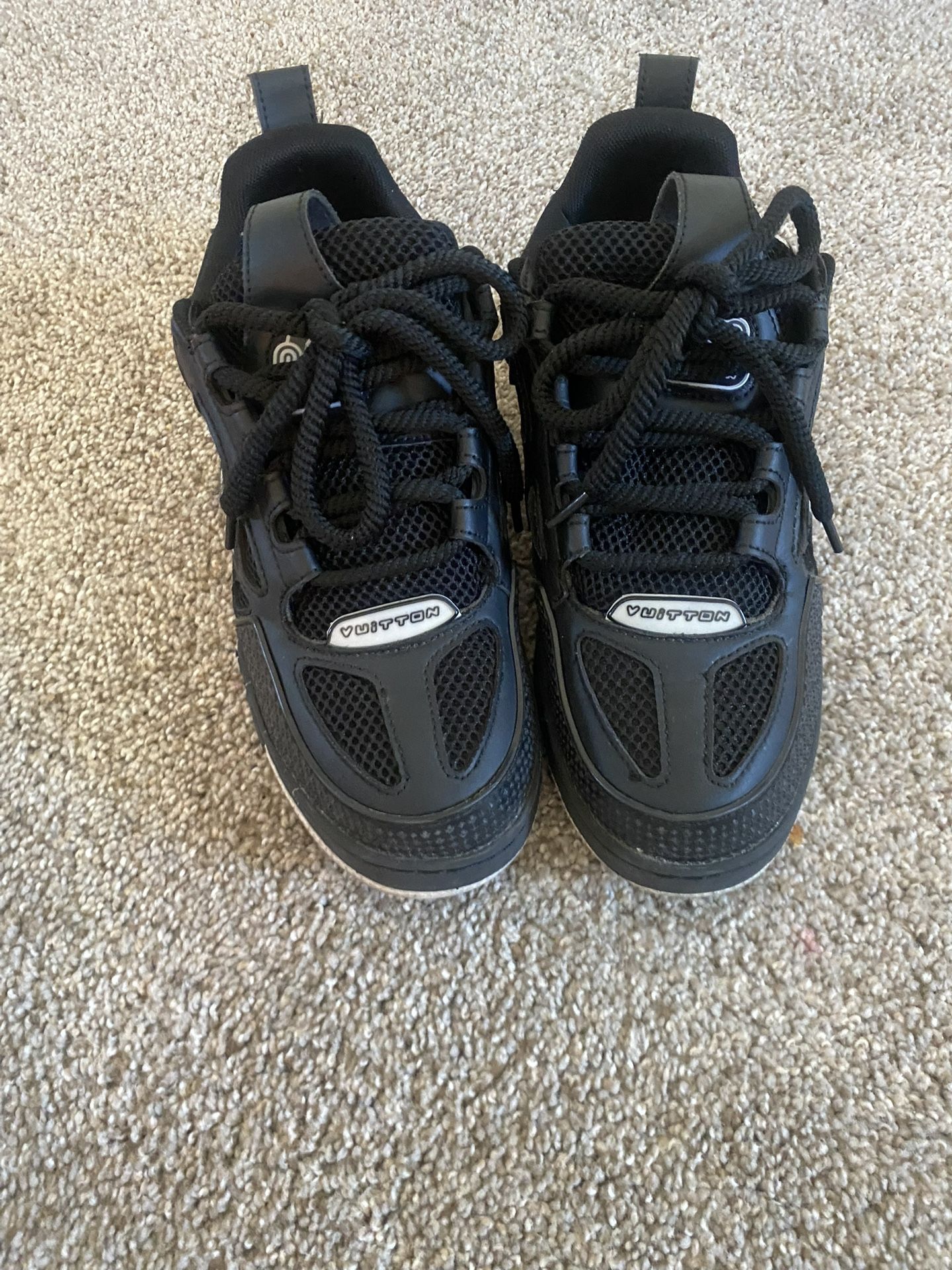 Rep Black And White Lv Skates 