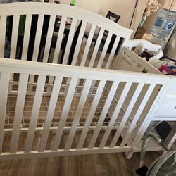 White Baby Crib With Changing Table